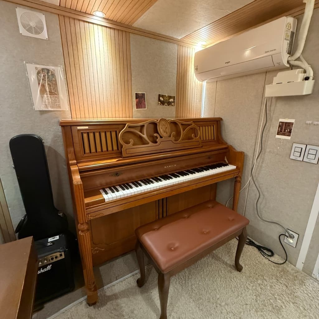 W.L Studio [C Room] 1
